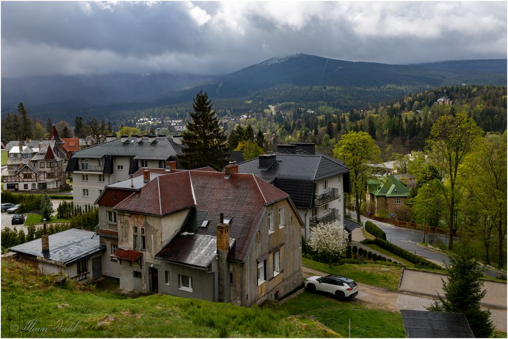 Blick ins Tal und auf die Berge