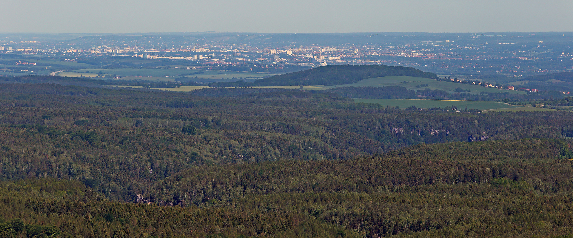 Blick nach Dresden von weit oben aus dem Ausland...