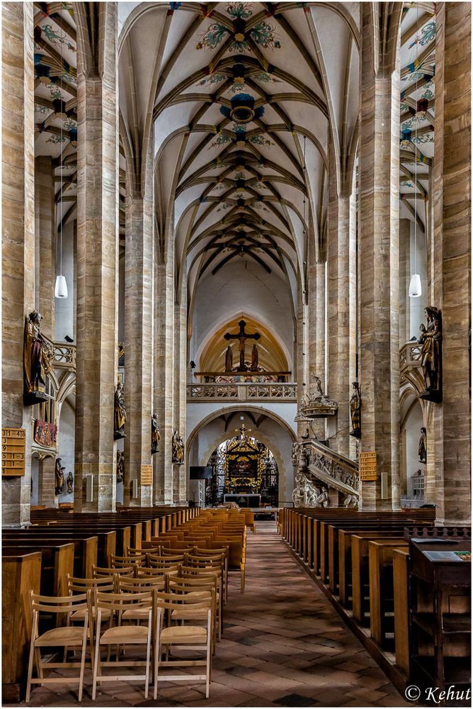 Blick nach Osten im Dom St. Marien