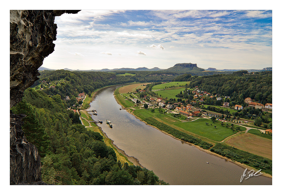 Blick nach Rathen und zum Lilienstein von der Bastei...