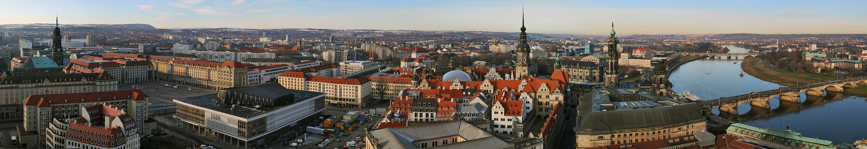 Blick nach Süden und Westen von der Elbe aus mit dem sanftem ansteigen ...