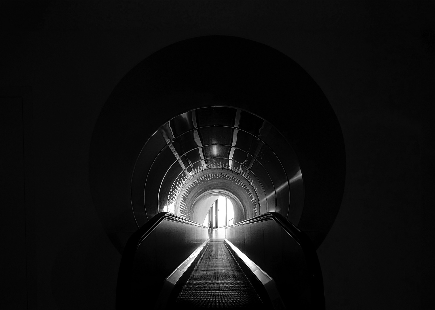 Blick nach unten, in den Tunnel