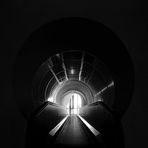 Blick nach unten, in den Tunnel