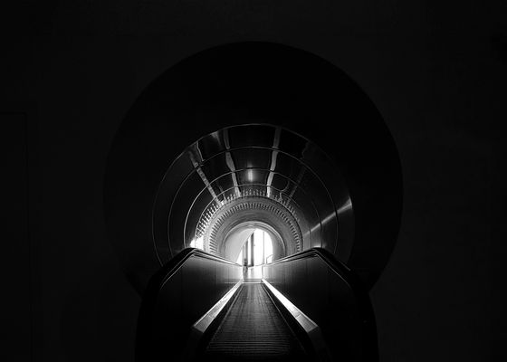 Blick nach unten, in den Tunnel
