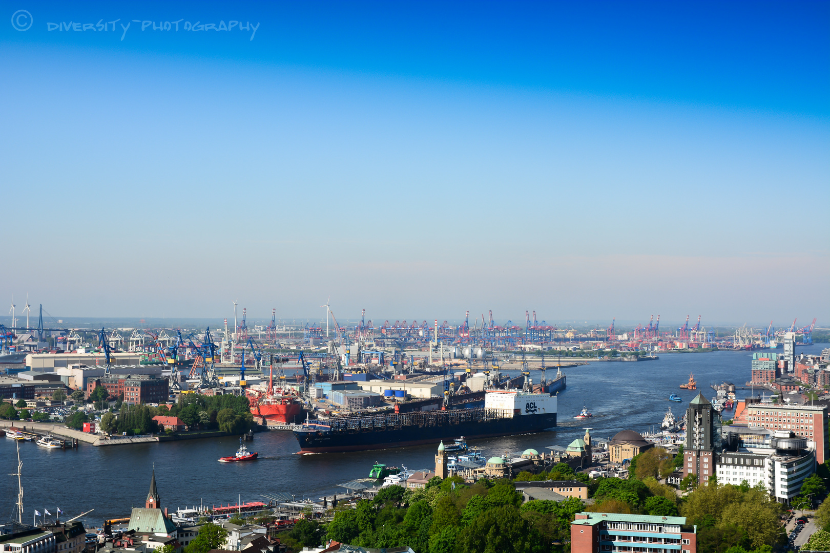 Blick Richtung Landungsbrücken & Hamburger Hafen