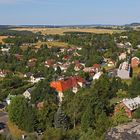 Blick Richtung Osterzgebirge und in den Ort Tisa von den Tissaer Wänden herab...