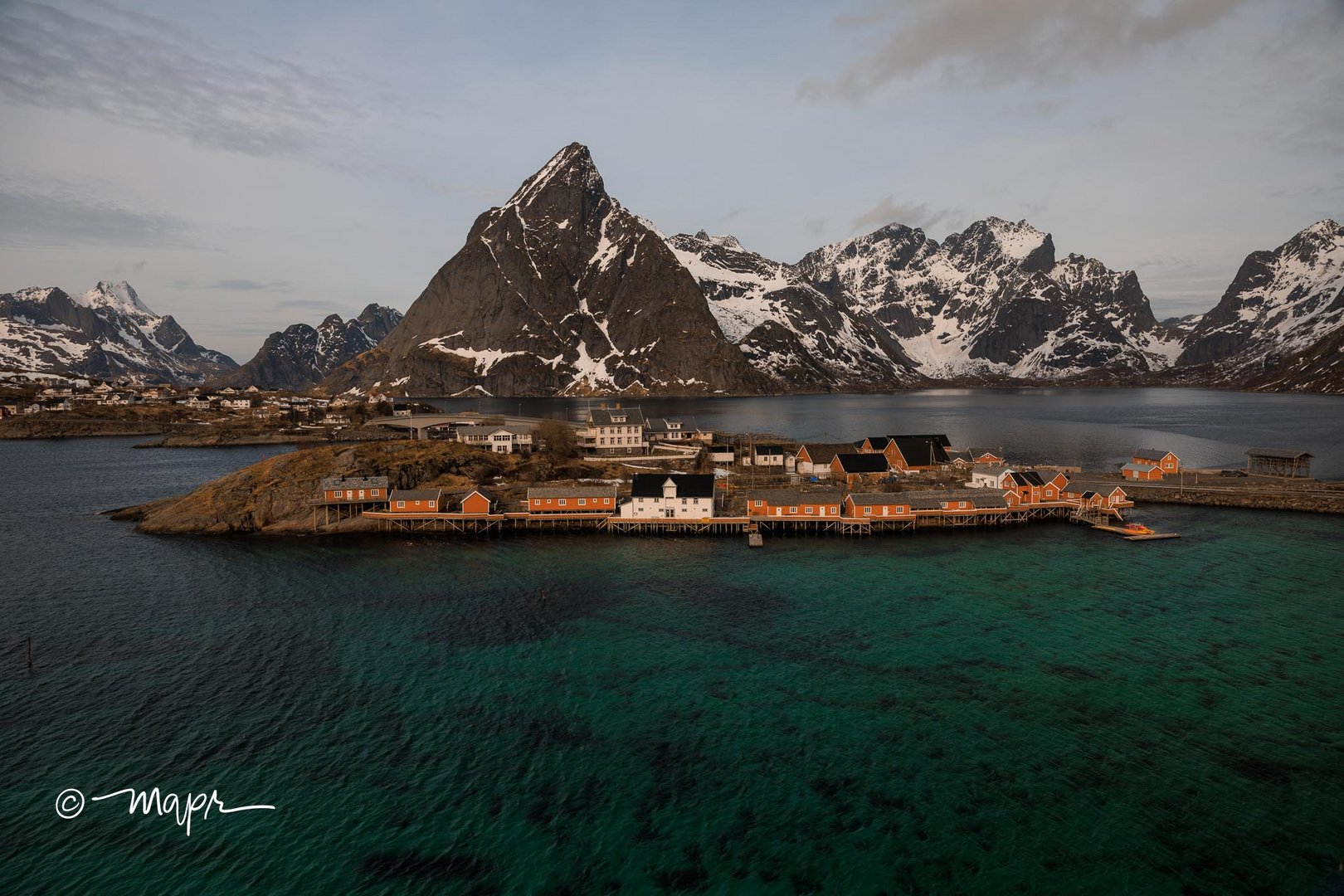 Blick Richtung Sakrisøy auf den Lofoten