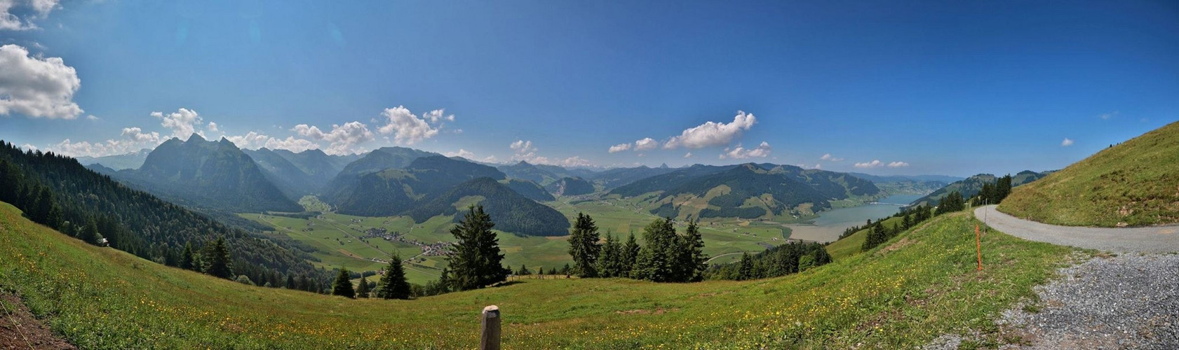 Blick Richtung Studen, Unteriberg und der Sihlsee