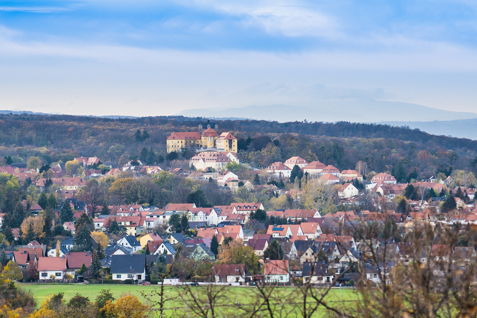 Blick über Ballenstedt zum Schloss