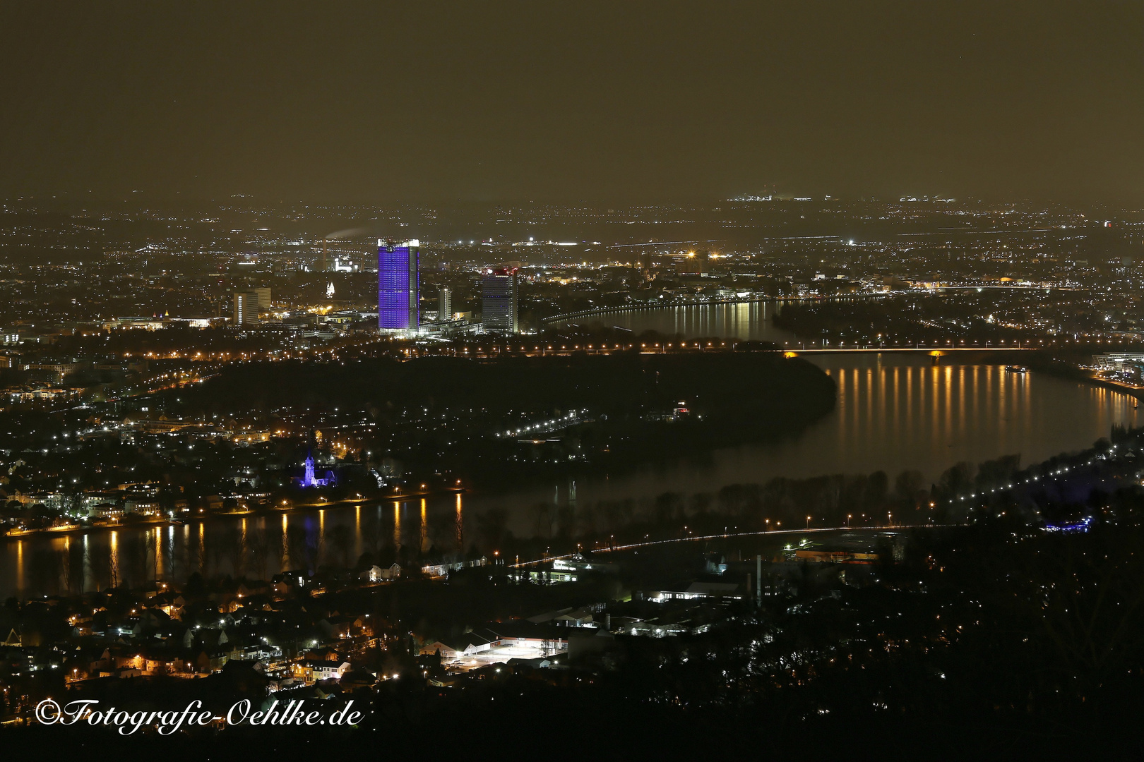 Blick über Bonn bei Nacht