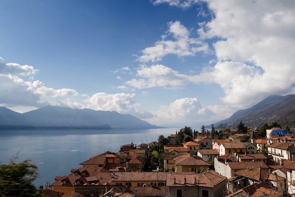 Blick über Cannero Riviera und den Lago Maggiore