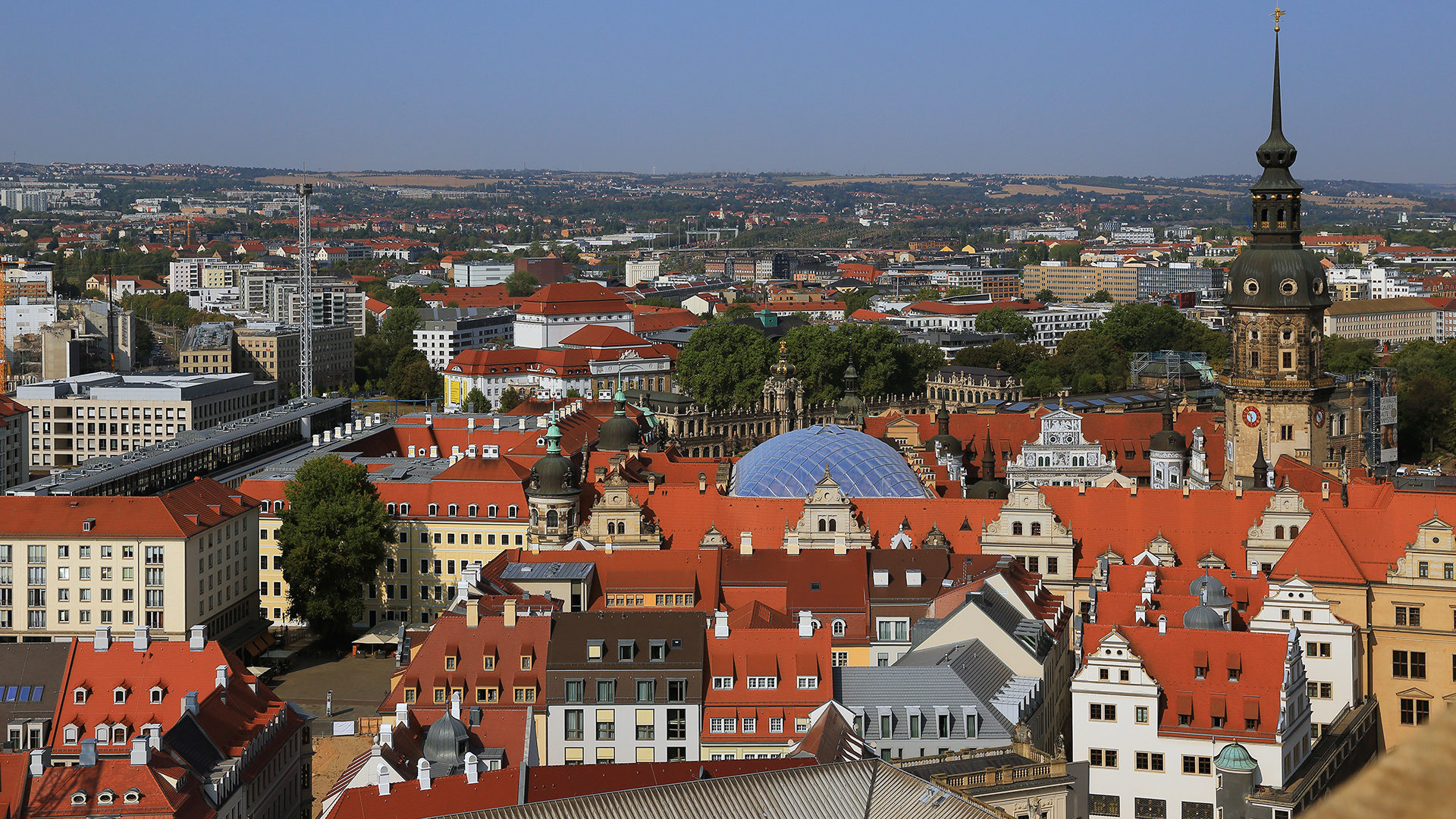 Blick über das Dresdner historische Zentrum  mit Schloß und Zwinger...