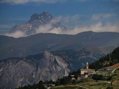 Blick über das Mairatal zum Monviso