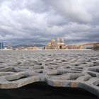 Blick über das MUCEM auf die Kathedrale von Marseille