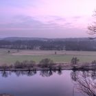 Blick über das Ruhrtal in Mülheim zur blauen Stunde.