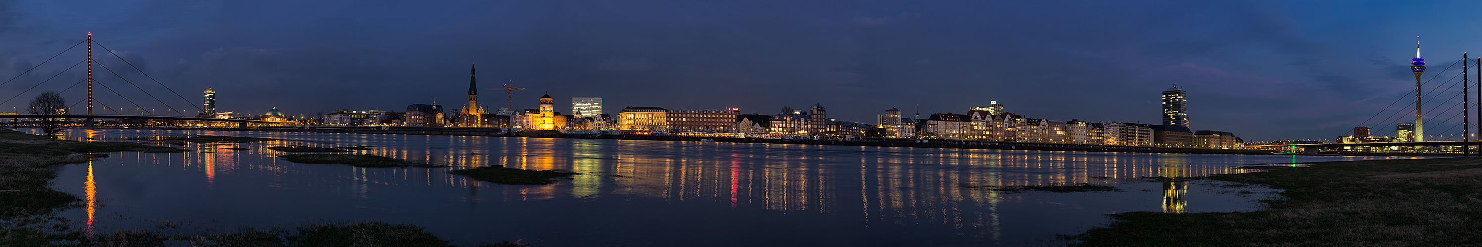 Blick über dem Rhein zur Altstadt