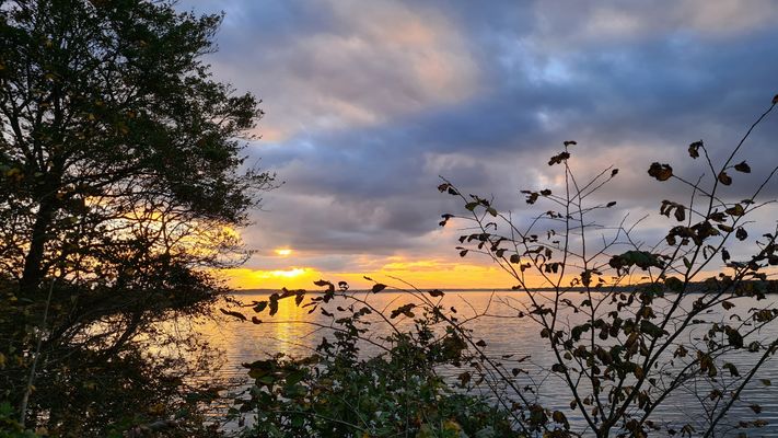 Blick über den Als Fjord in den Sonnenuntergang