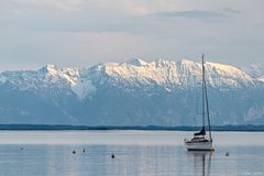 Blick über den Ammersee auf das Estergebirge