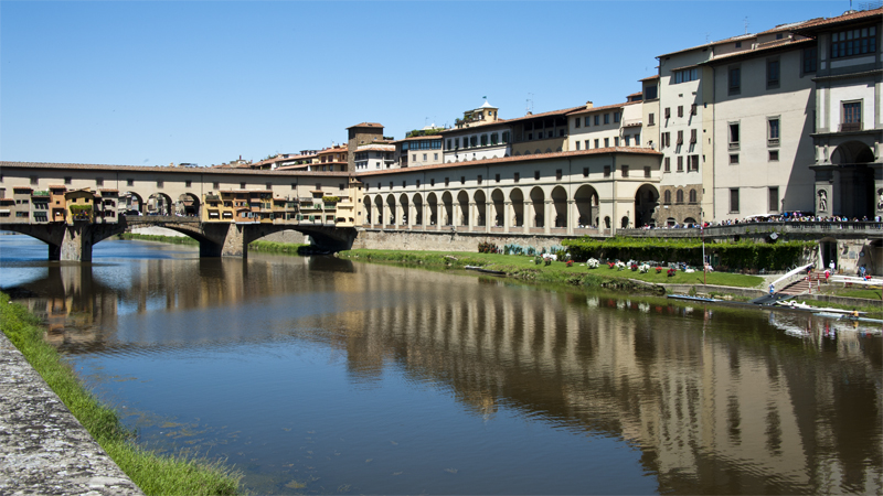 Blick über den Arno auf Ponte Veccio