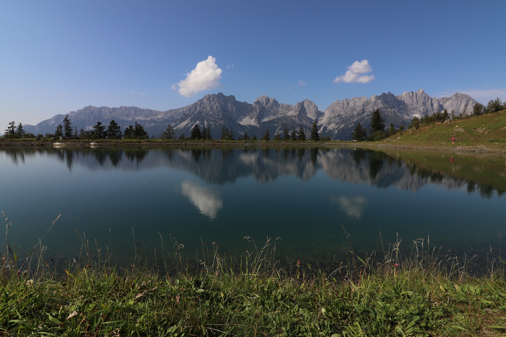 Blick über den Astbergsee zum wilden Kaiser