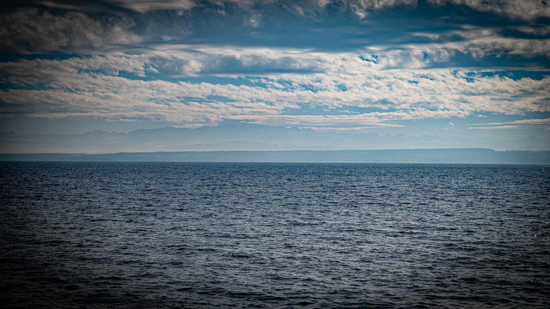 Blick über den Bodensee Richtung Schweizer Alpen