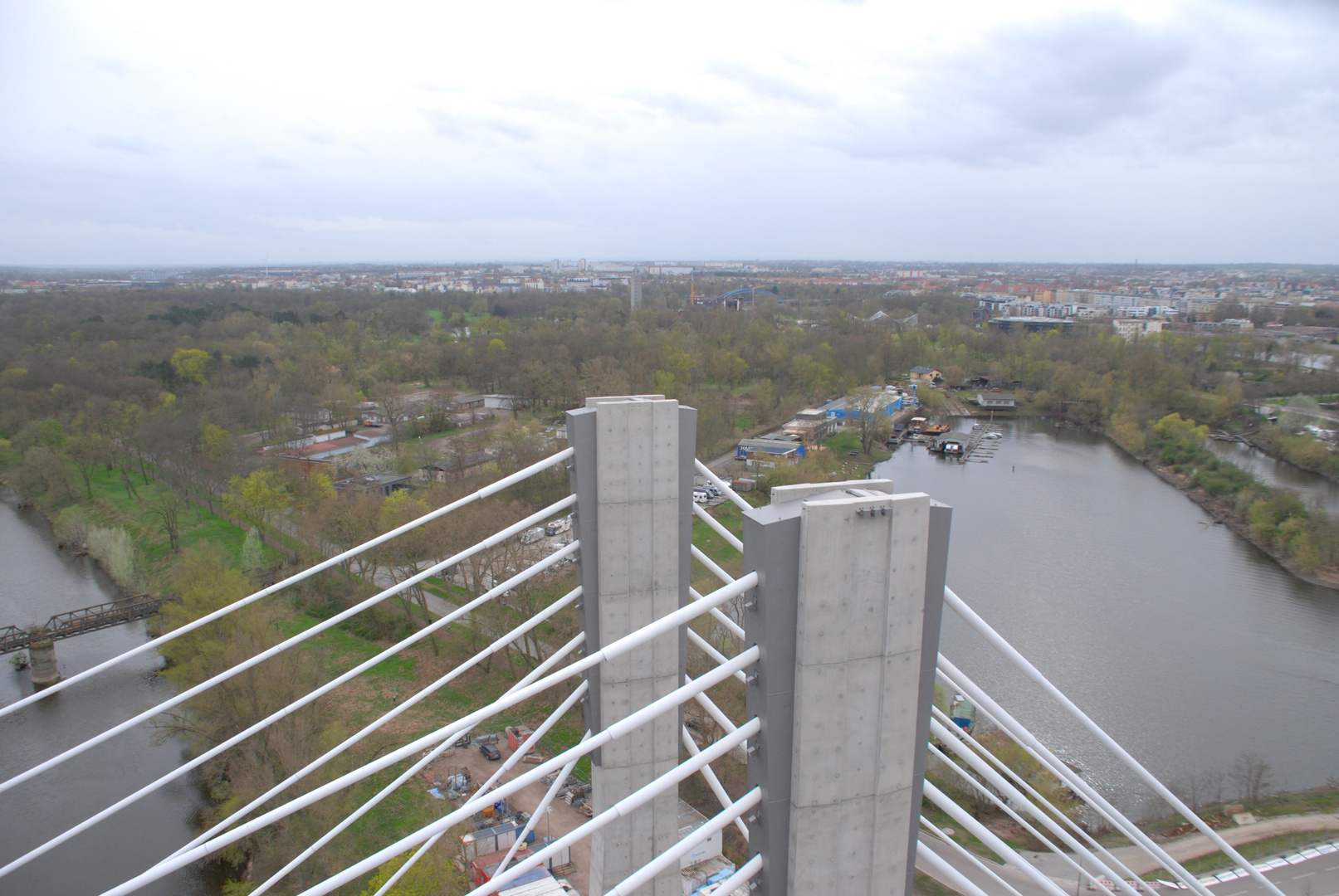 Blick über den Brückenpylon 