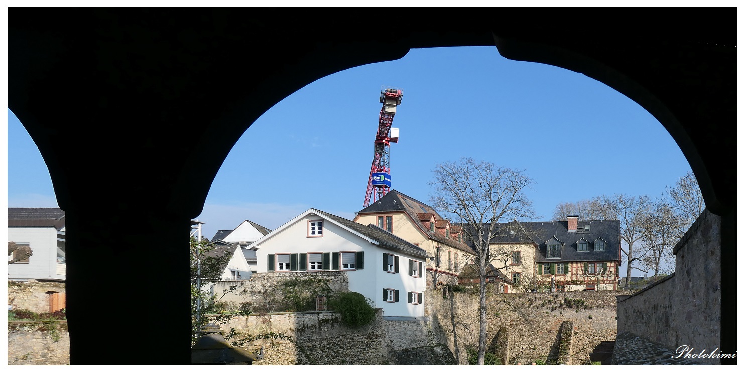 Blick über den Burggraben