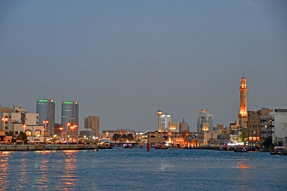 Blick über den Dubai Creek am Abend