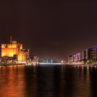 Blick über den Duisburger Innenhafen bei Nacht