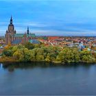 Blick über den Frankenteich auf die Sankt Marien Kirche zu Stralsund...