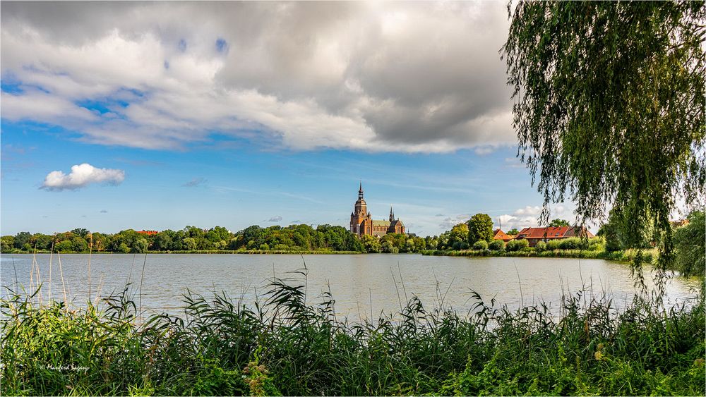 Blick über den großen Frankenteich auf die St.Marien Kirche zu
