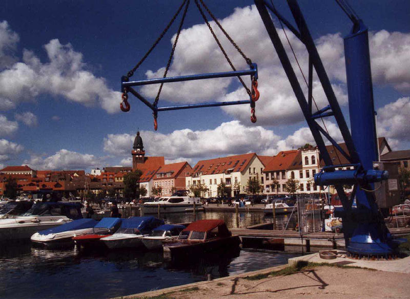 Blick über den Hafen von Waren Müritz