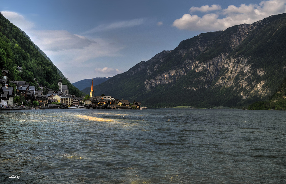 Blick über den Hallstättersee ...