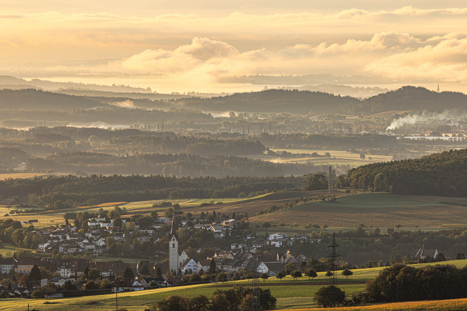 Blick über den Hegau auf den Bodensee 