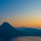 Blick über den Lago di Lugano (Luganersee) zum Monte San Salvatore