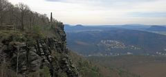 Blick über den Lilienstein im Gpfelbereich und zu den Tafelbergen im Süden