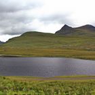 Blick über den Lochan an Ais ins Hochland...