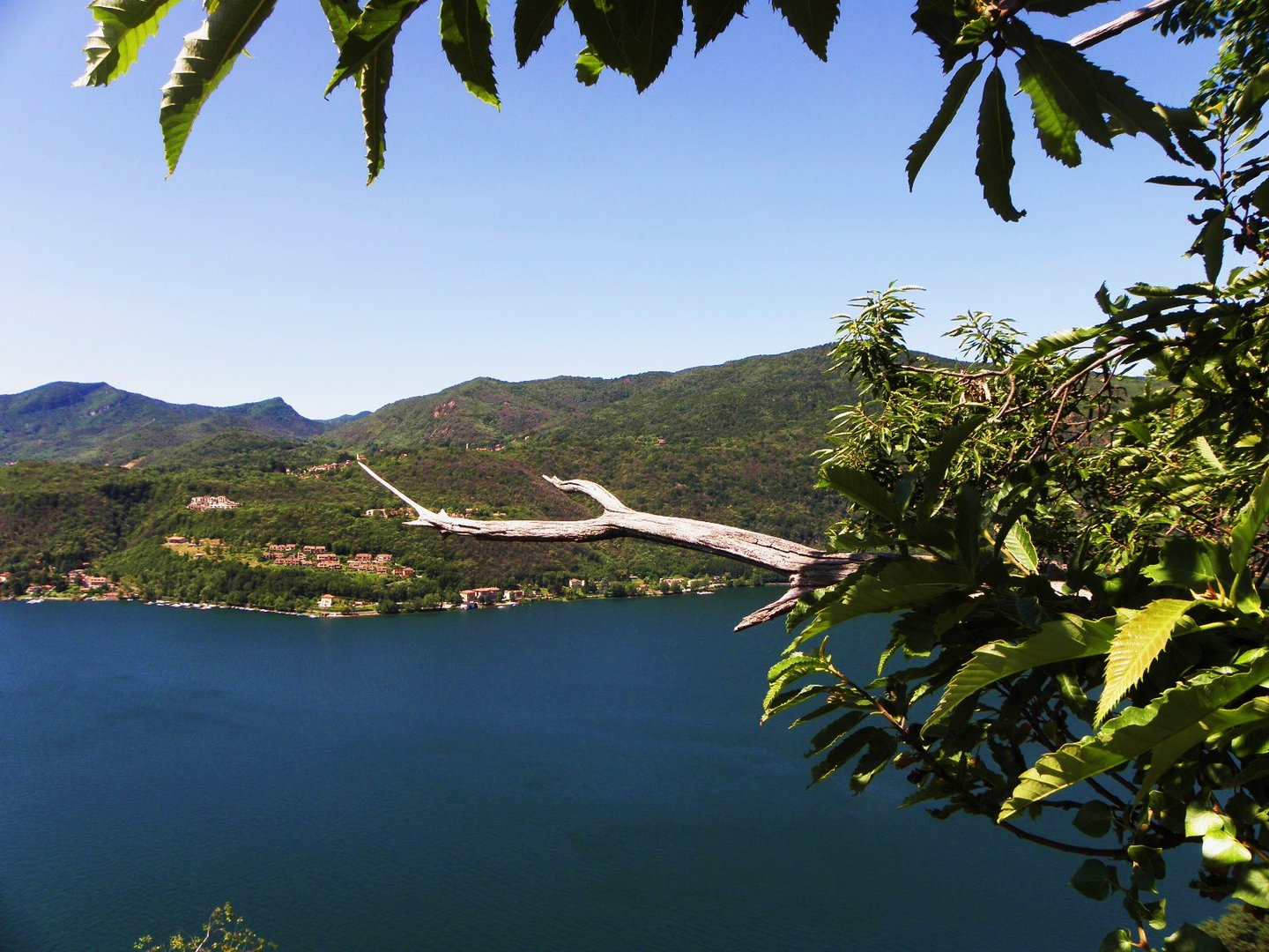 Blick über den Luganer See nach Italien