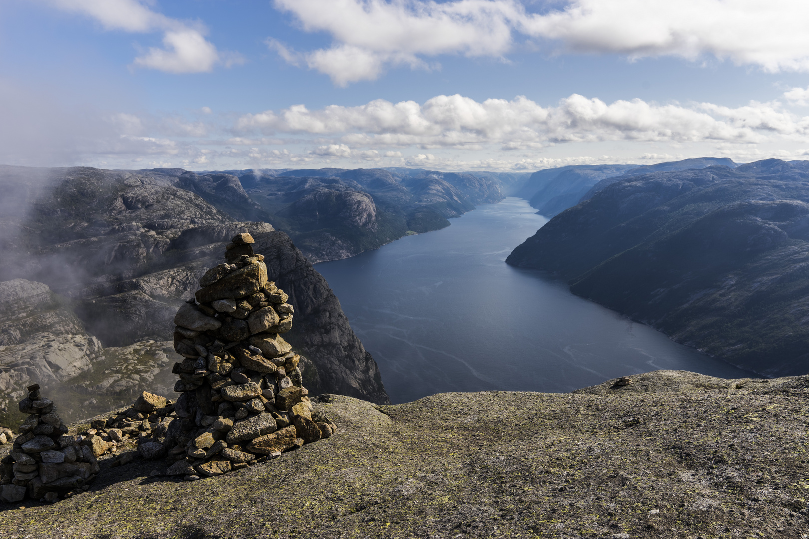 Blick über den Lysefjord und angrenzende Berge