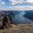 Blick über den Lysefjord und angrenzende Berge