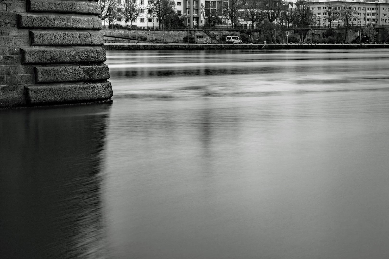 Blick über den Main auf Frankfurt Sachsenhausen