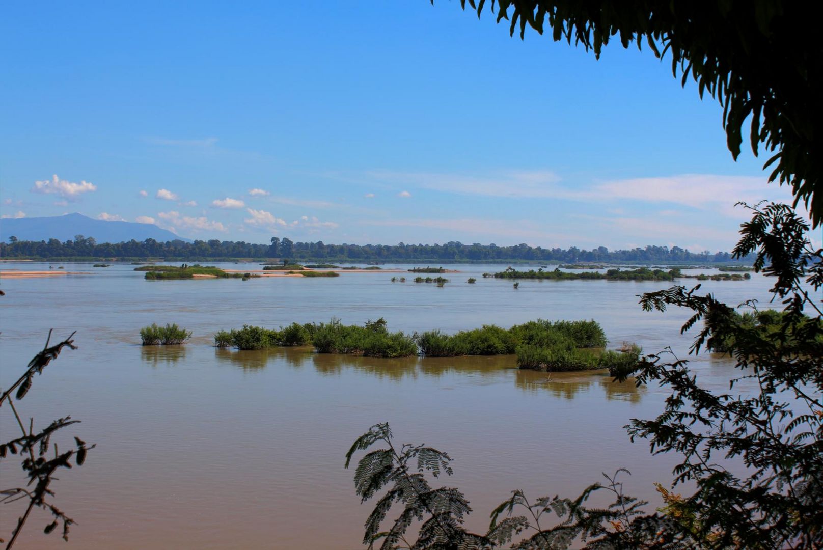 Blick ueber den Mekong bei Champasak