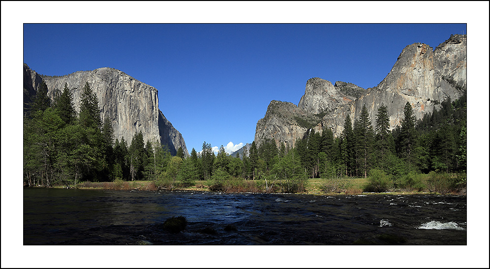 Blick über den Merced River am .....