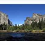 Blick über den Merced River am .....