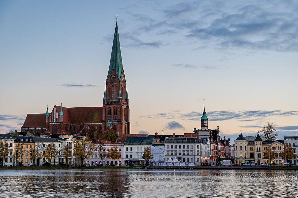 Blick über den Pfaffenteich in Schwerin...