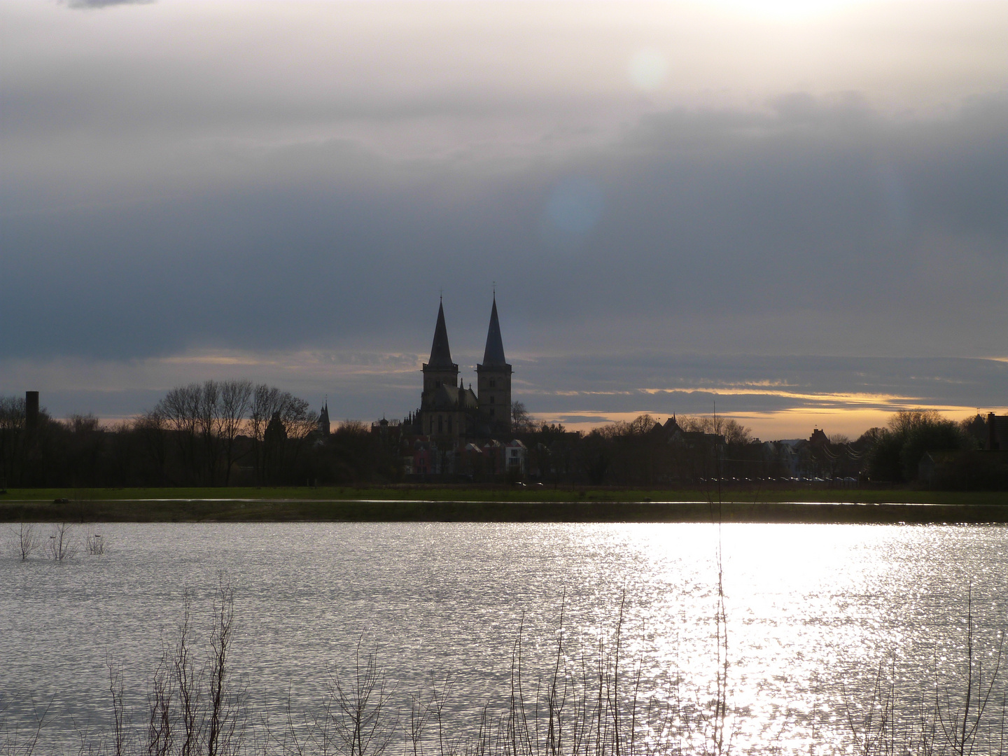 Blick über den Pregelsee, hin zum Dom St. Viktor