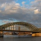 Blick ueber den Rhein in der Abendsonne