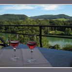 Blick über den Rhein... mit griechischem Wein... ;-)