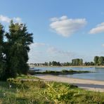 Blick über den Rhein nach Leverkusen-Hitdorf (1)