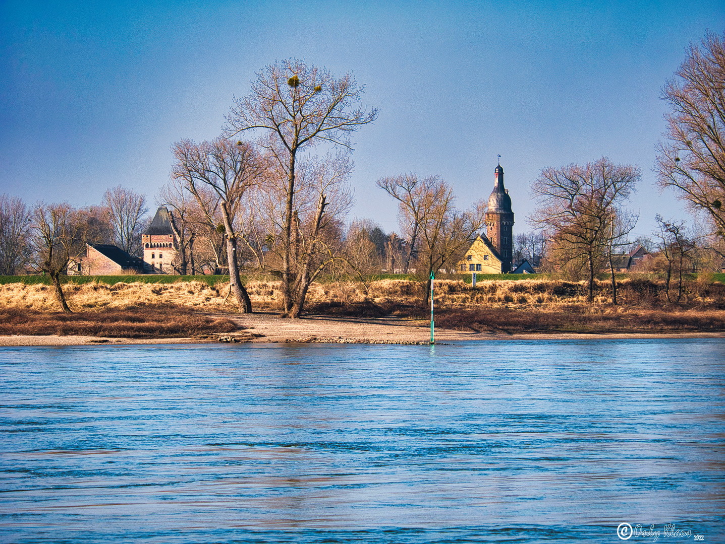 Blick über den Rhein nach Zons